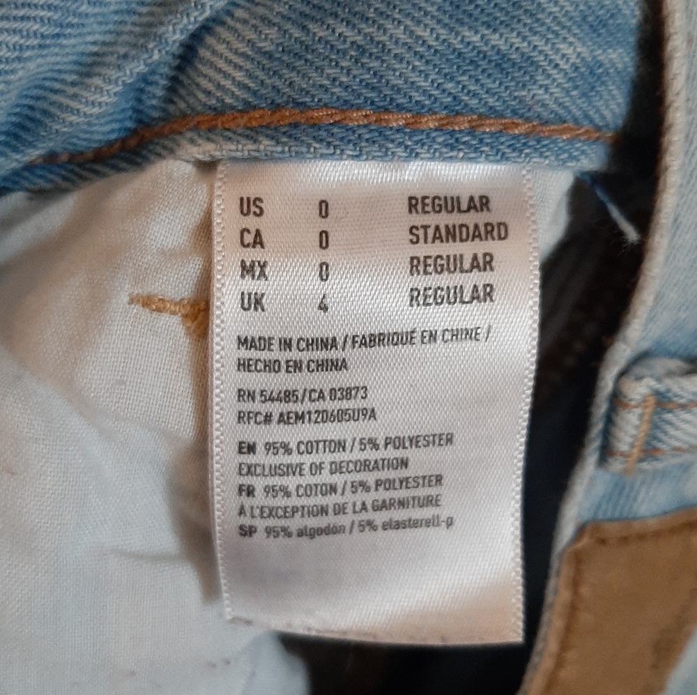 American Eagle Size 0 High Rise Destroyed Mom Jean Light Wash Ripped Distressed - Picture 9 of 10